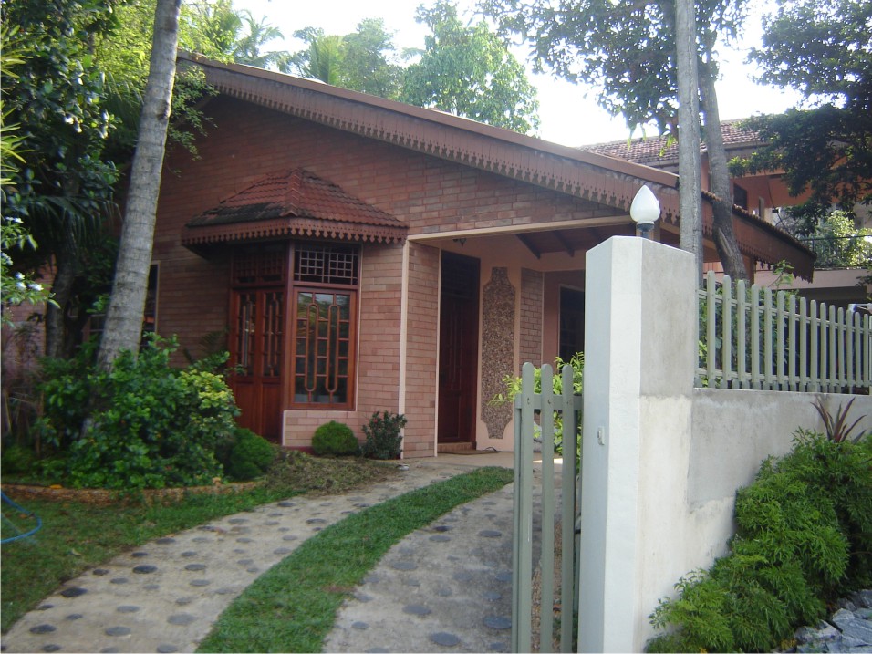 Katubedda House for sale/rent